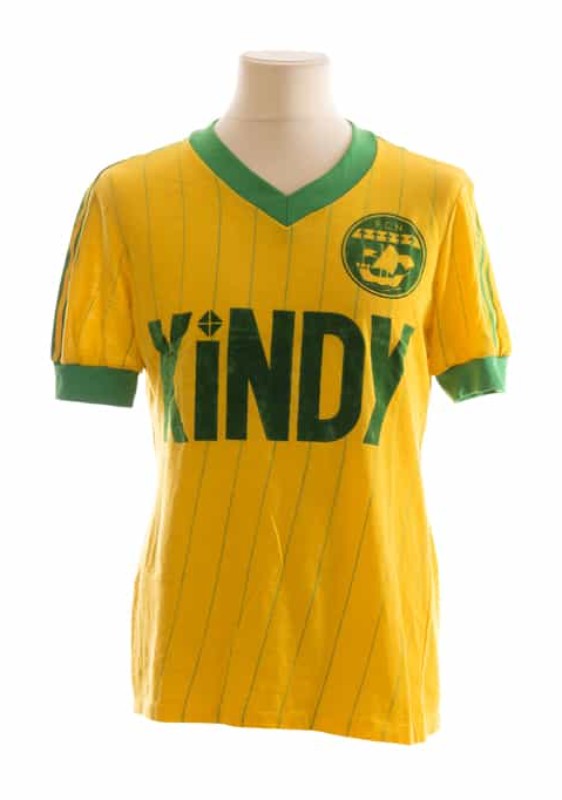 Primera equipación de Nantes 82-83