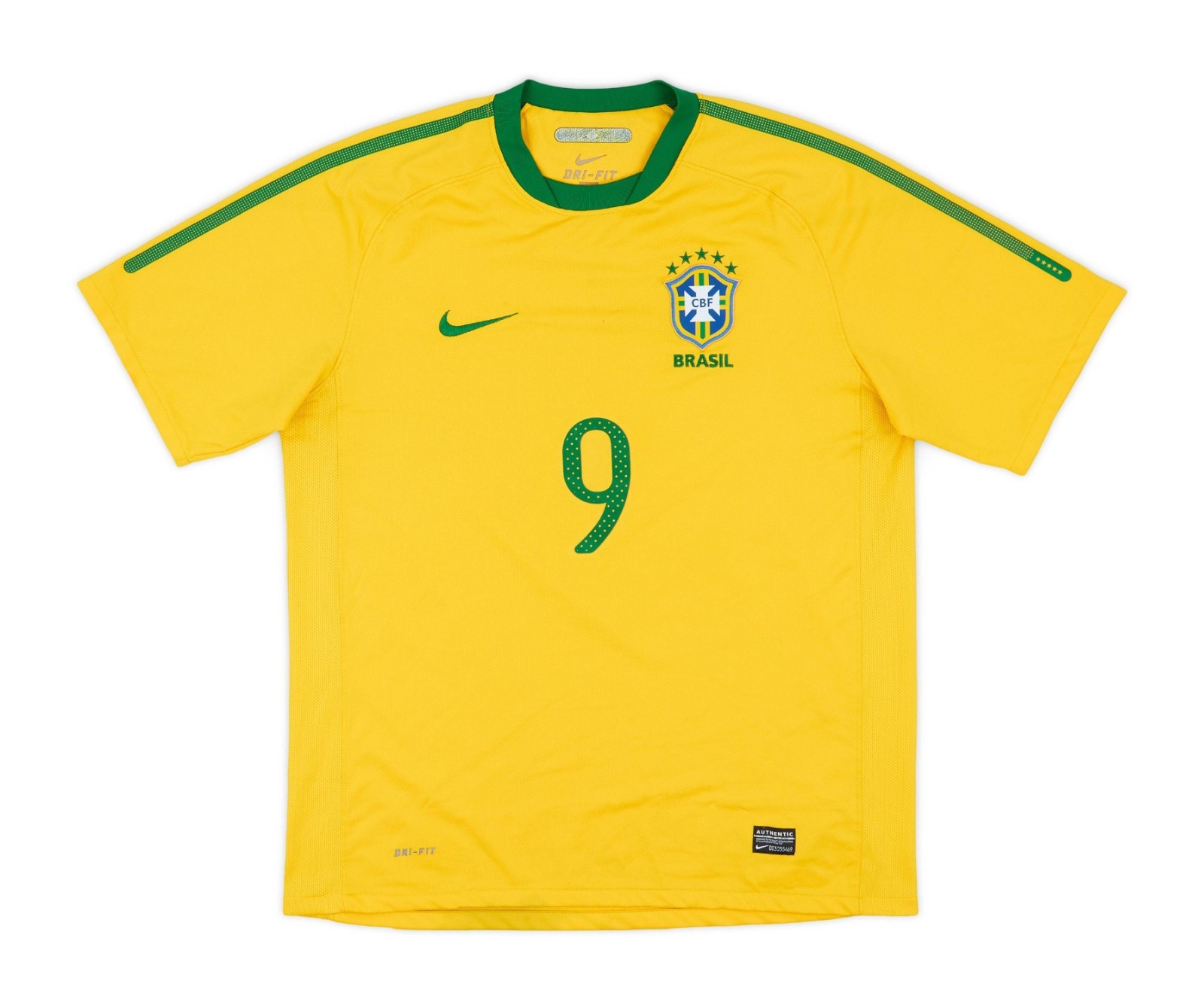Primera equipación de Brasil 2010