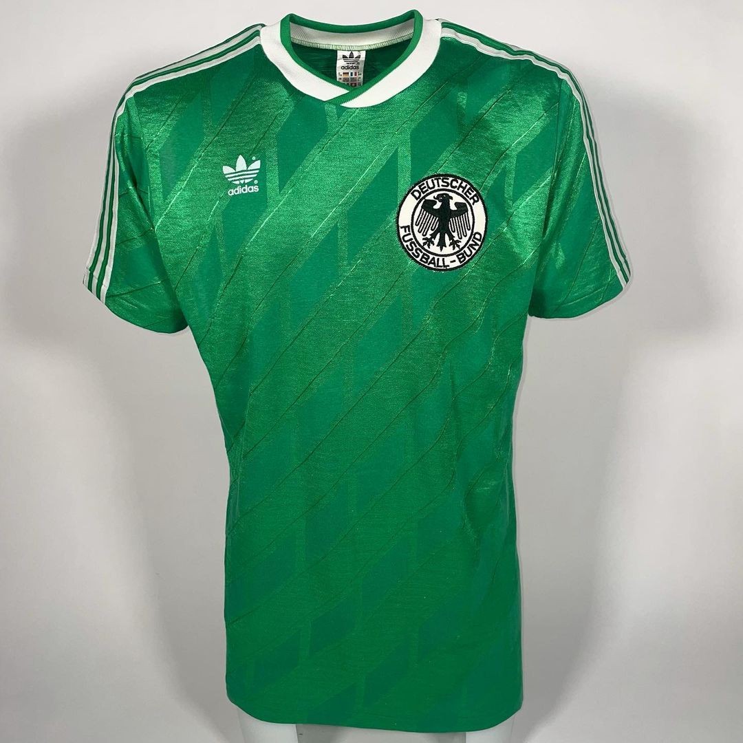 Segunda equipación de Alemania 86-87