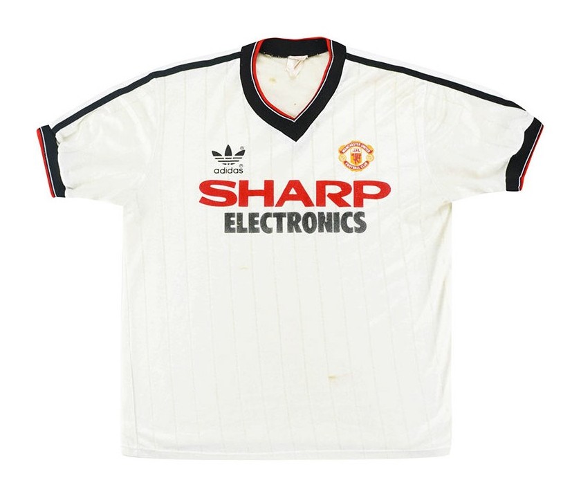Segunda equipación de Manchester United 83-84
