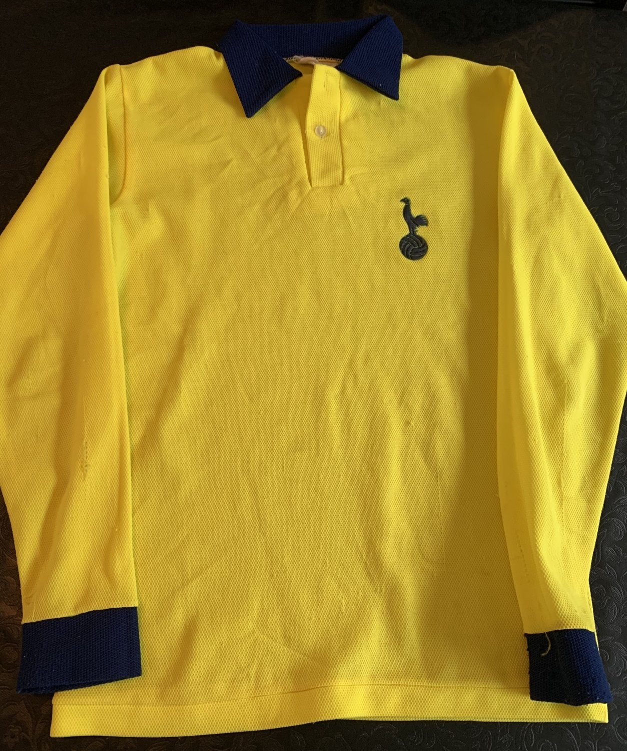 Segunda equipación de Tottenham 76-77
