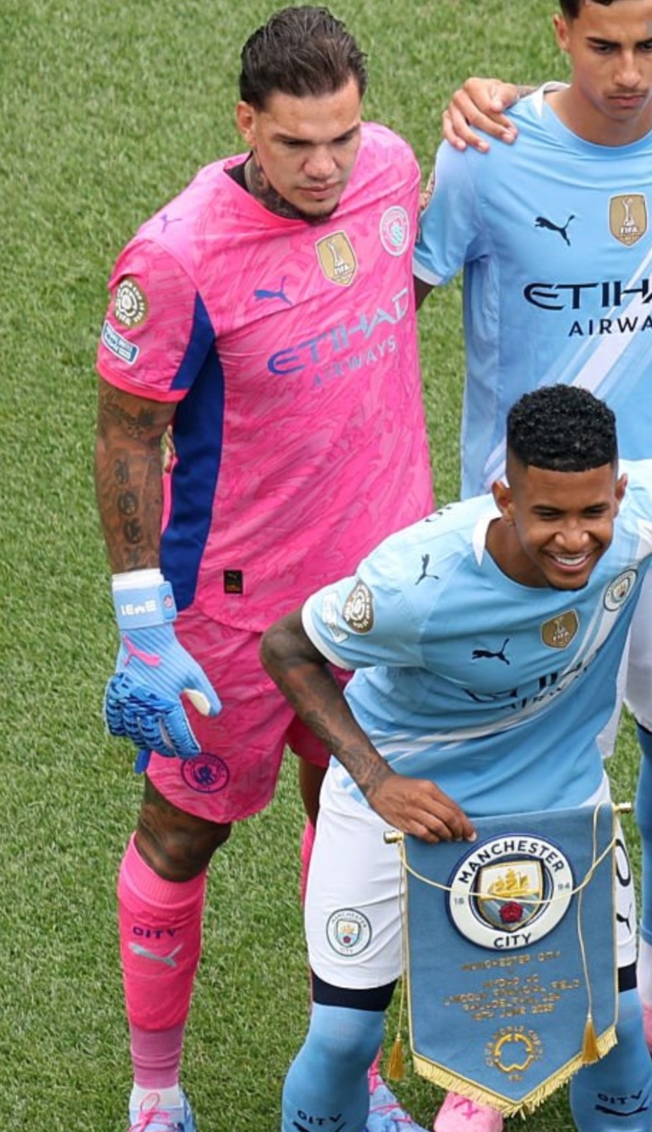 Manchester City 2025 Portero 3