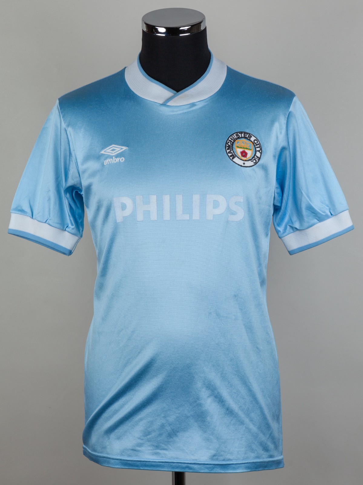 Primera equipación de Man City 86-87