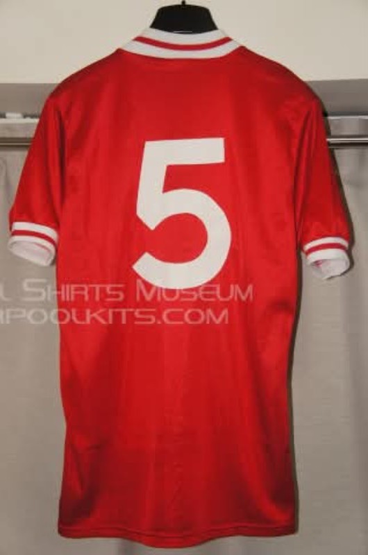 Primera equipación de LiverpoolFC 82-83
