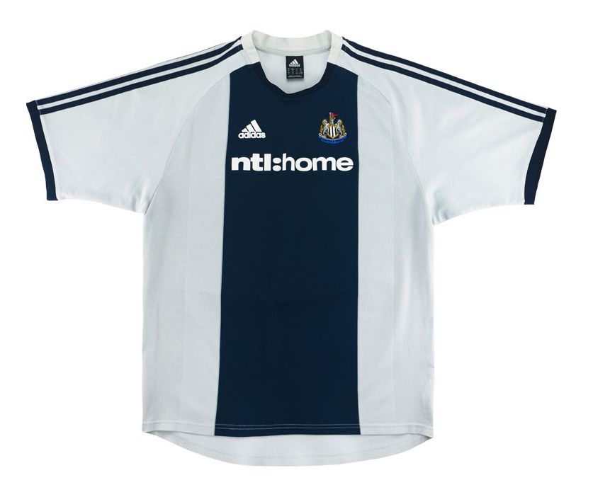 Segunda equipación de Newcastle 02-03