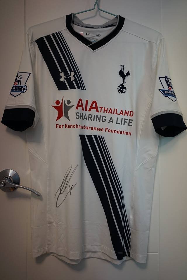 Primera equipación de Tottenham 15-16