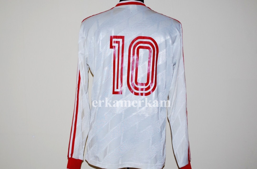 Galatasaray 87-88 Visitante 2