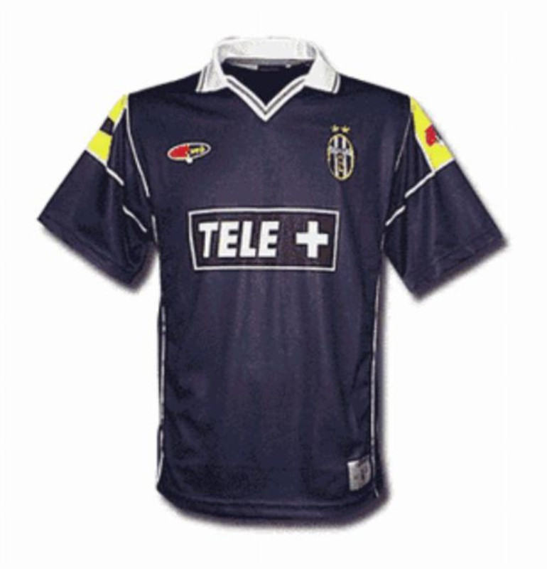 Tercera equipación de Juventus 00-01