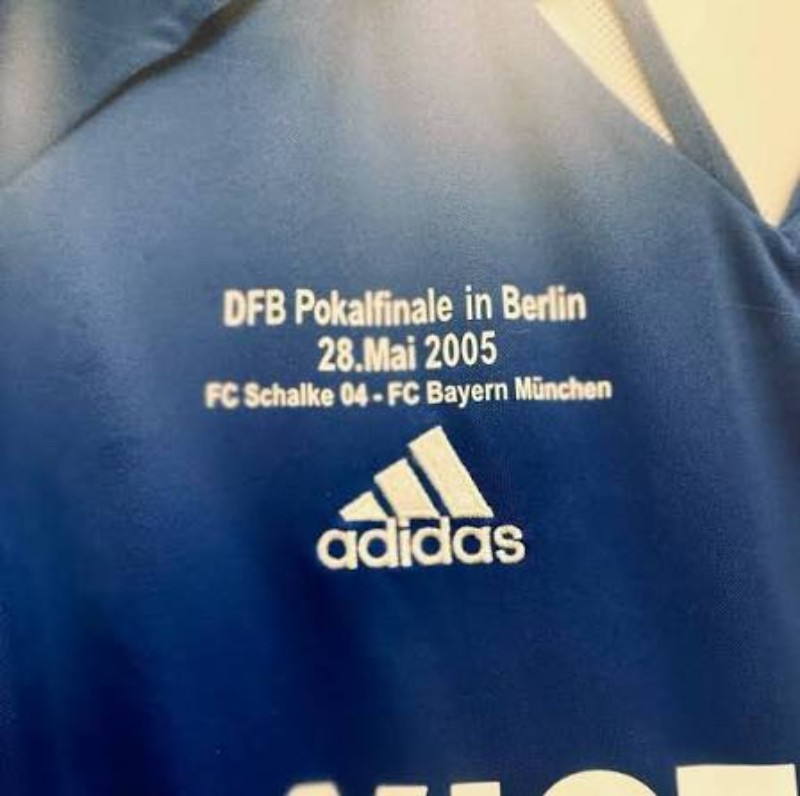 Equipación especial de Schalke 04 04-05