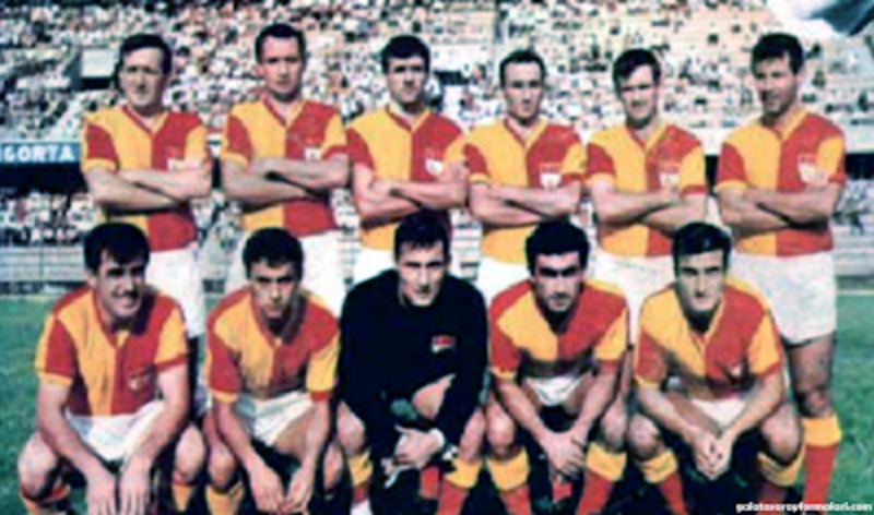 Primera equipación de Galatasaray 67-68