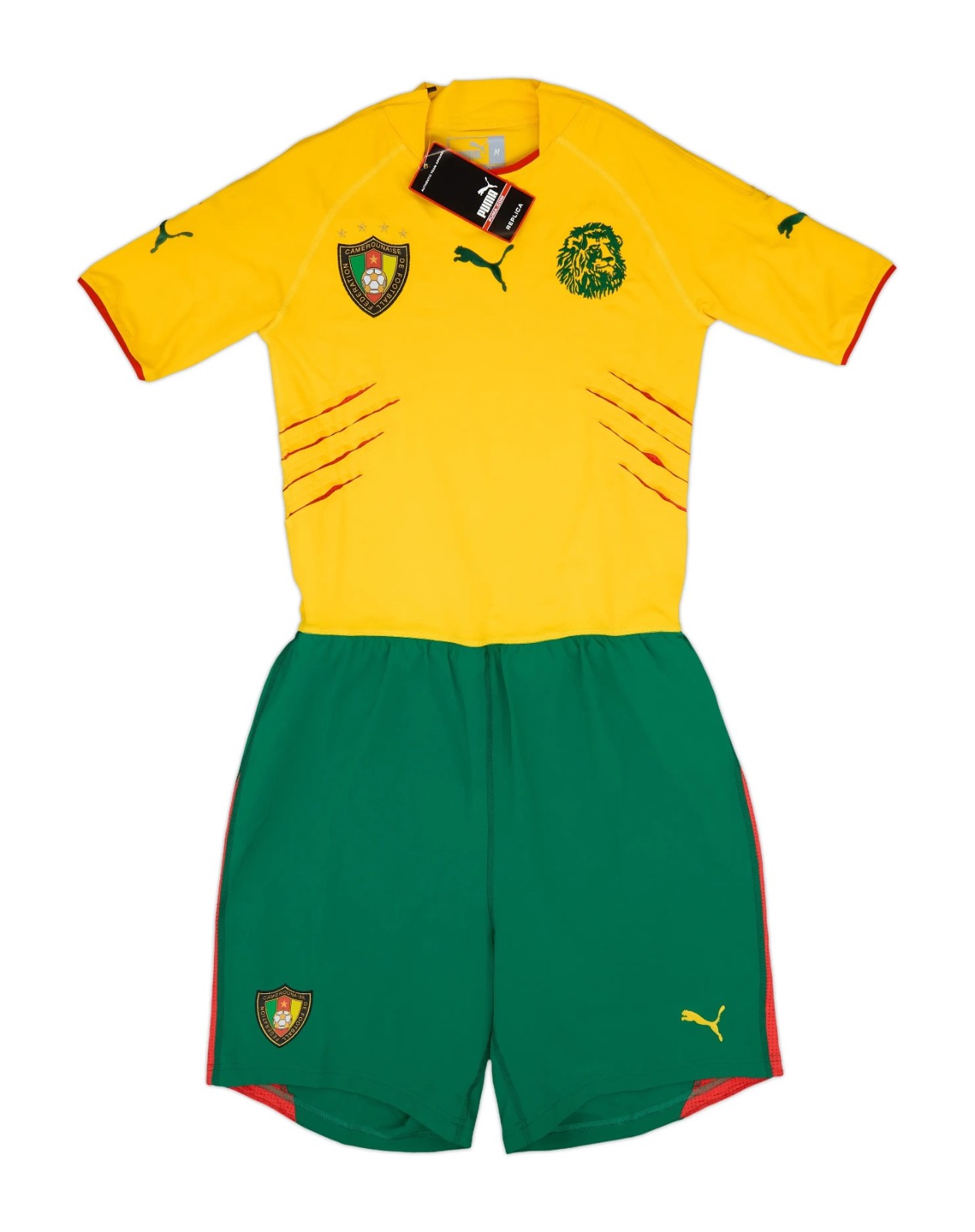 Segunda equipación de Camerún 2004