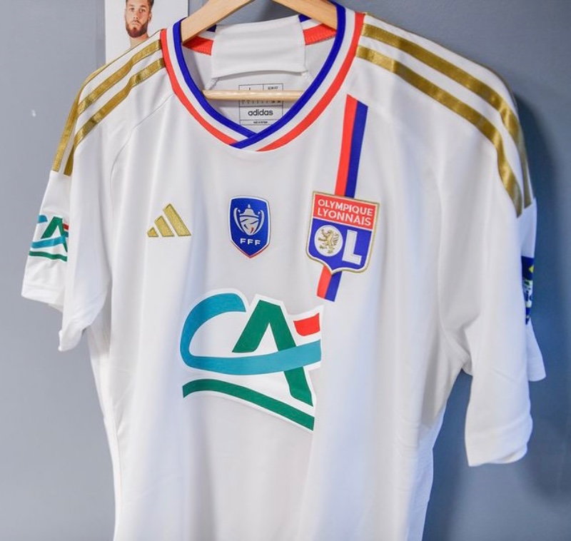 Primera equipación de Olympique de Lyon 23-24
