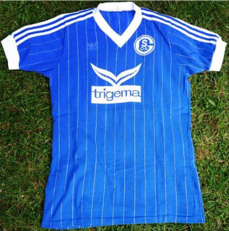Primera equipación de Schalke 04 81-82