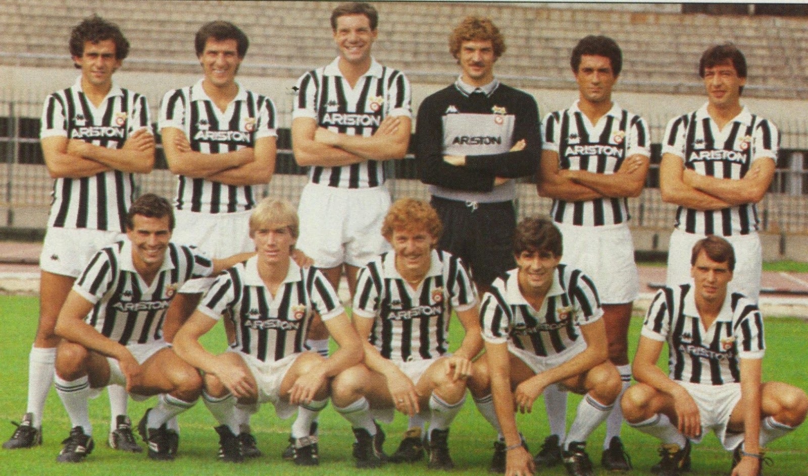 Juventus FC 83-84 Local 4