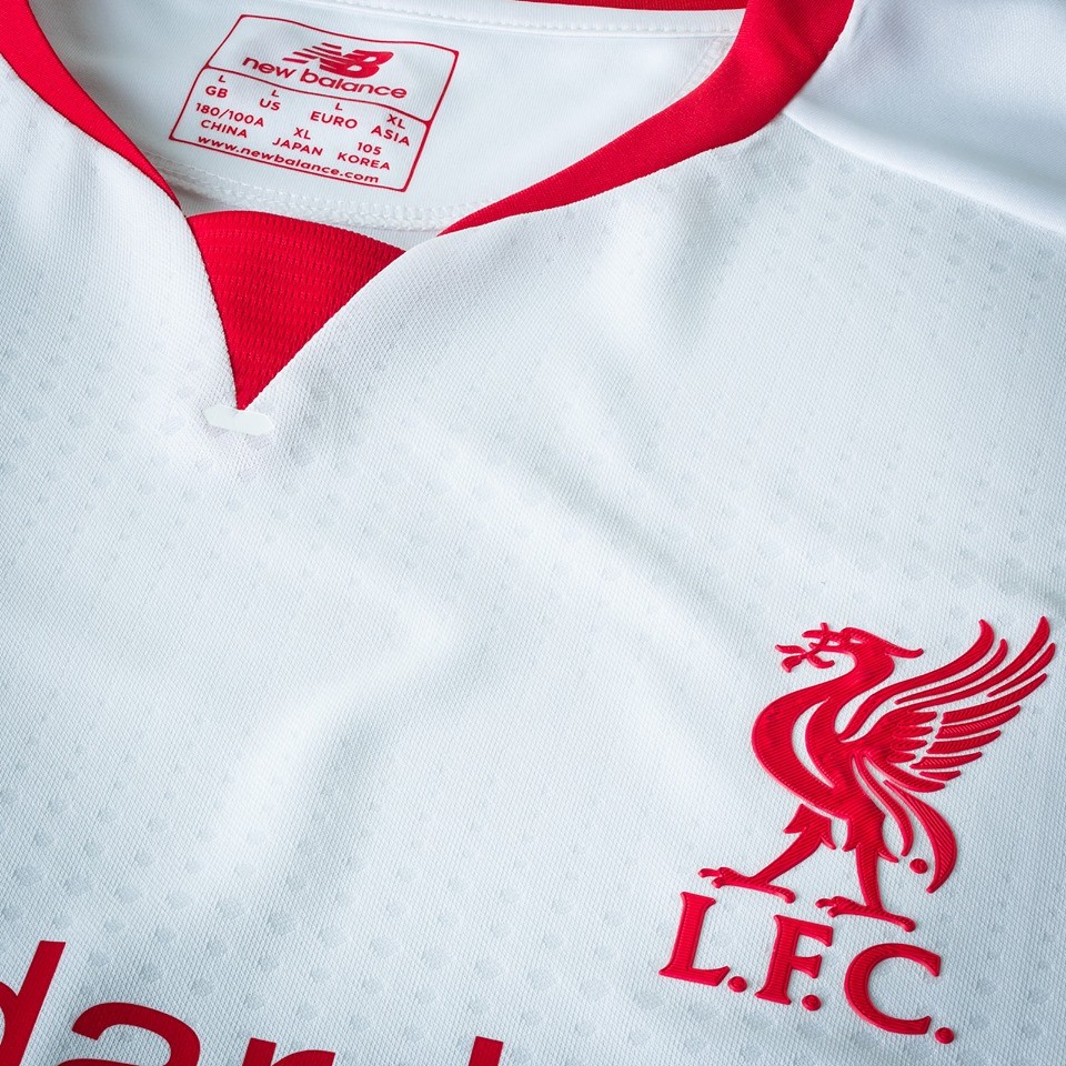 Liverpool FC 15-16 Visitante 2