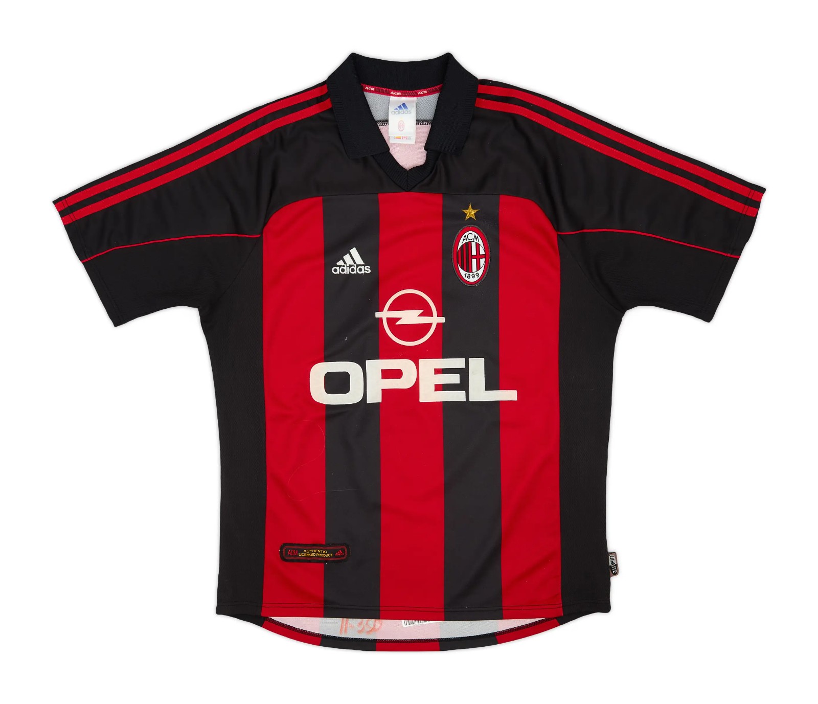 Primera equipación de Milan 01-02