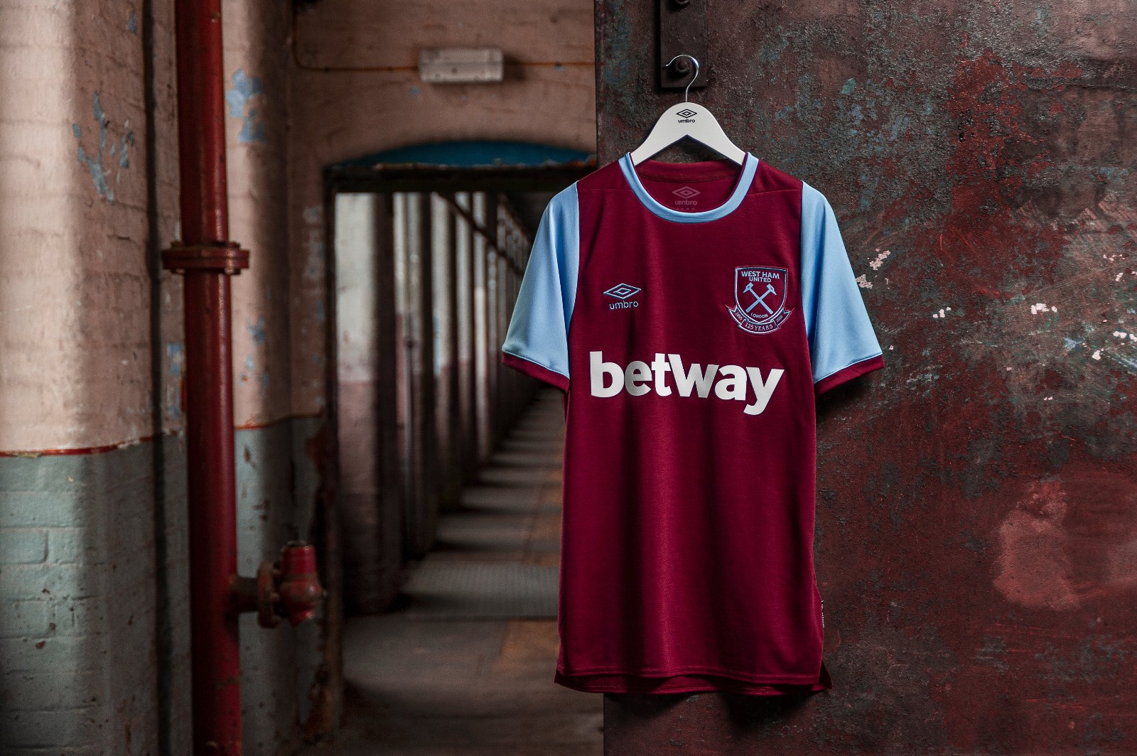 West Ham United 20-21 Local 3