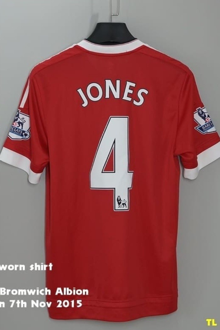 Primera equipación de Manchester United 15-16