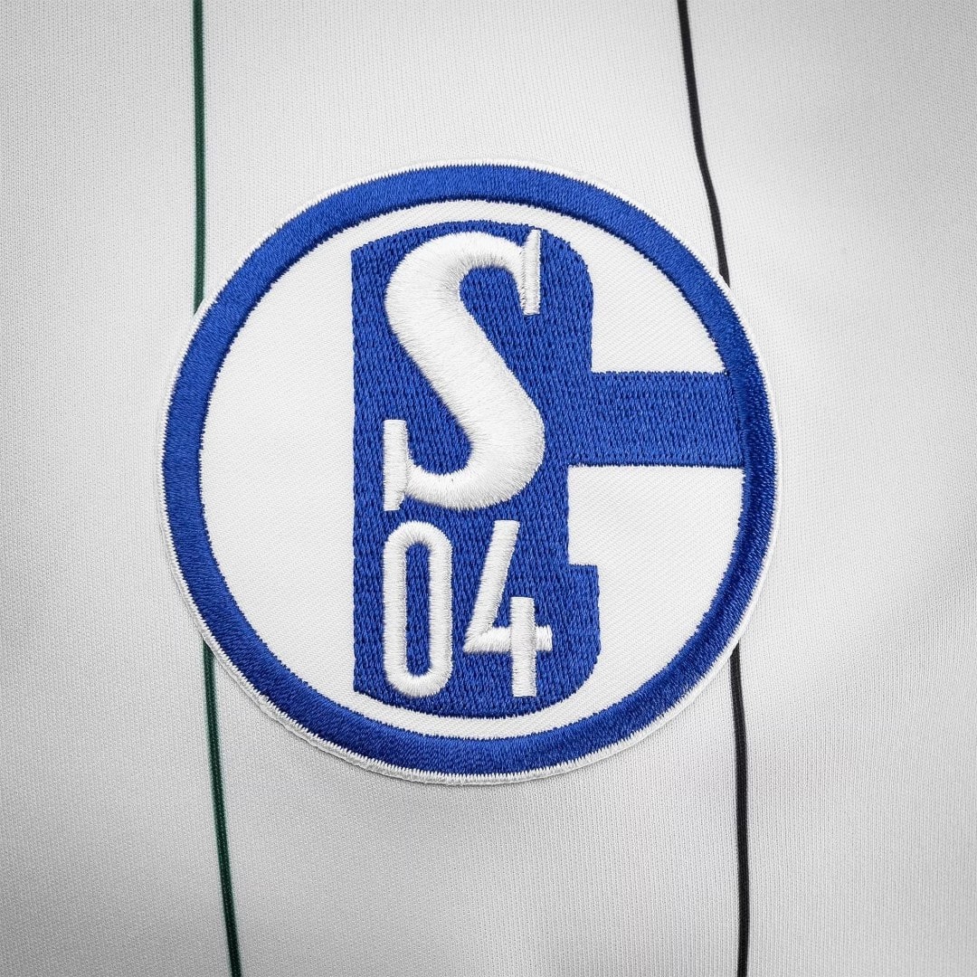 Schalke 04 24-25 Visitante 4