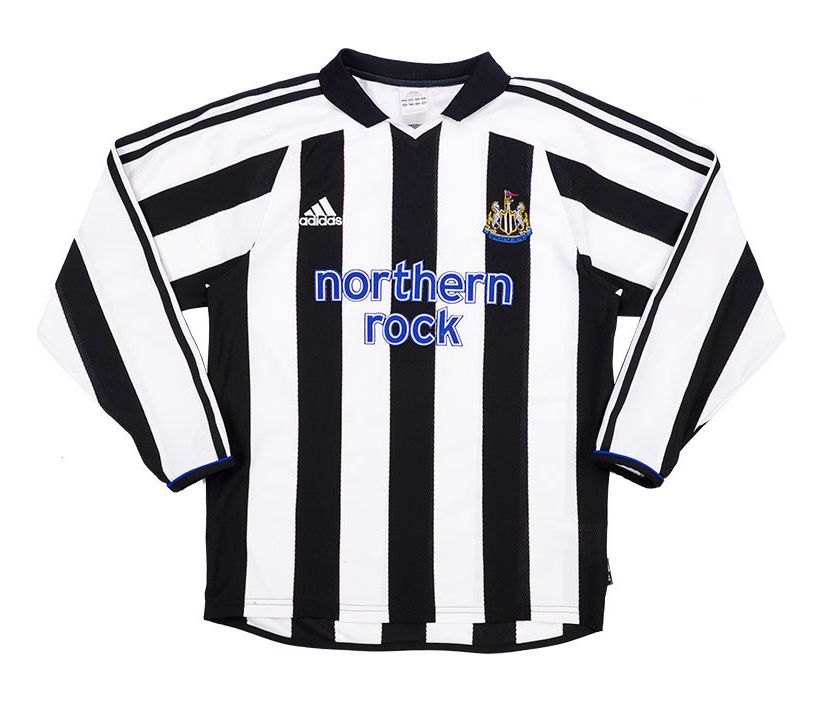 Primera equipación de Newcastle 03-04