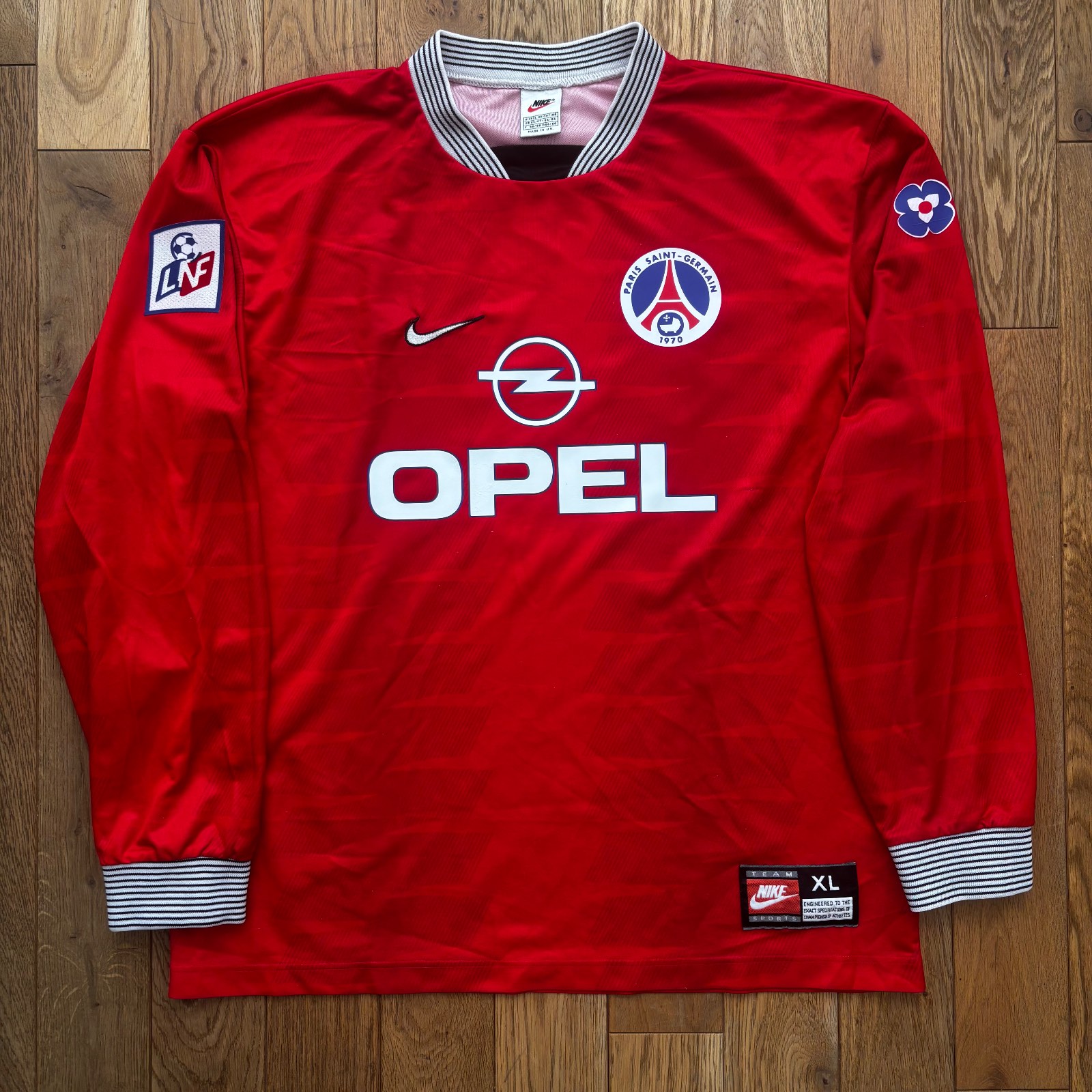 Tercera equipación de Paris Saint-Germain 97-98