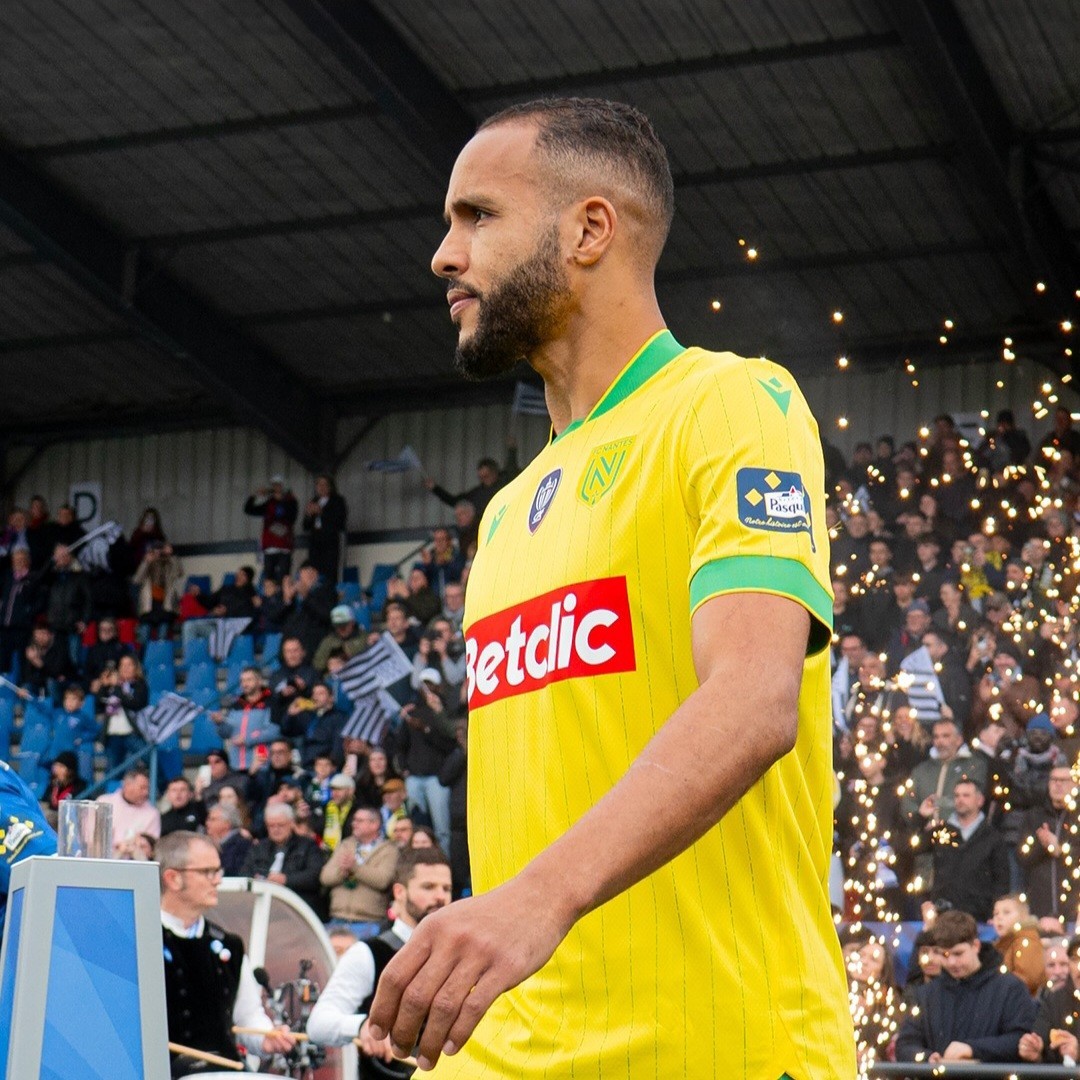 Primera equipación de Nantes 25-26