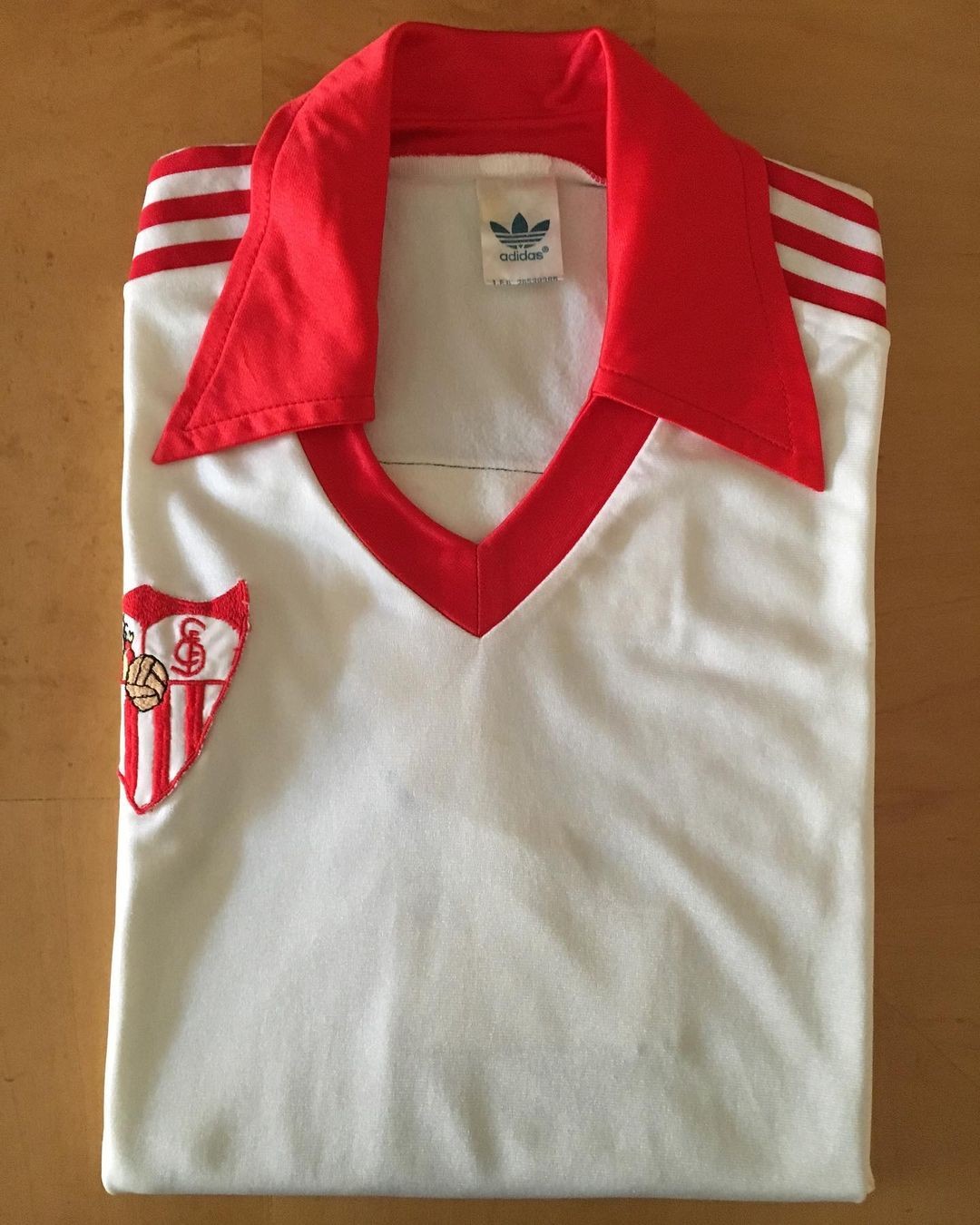 Primera equipación de Sevilla FC 80-81