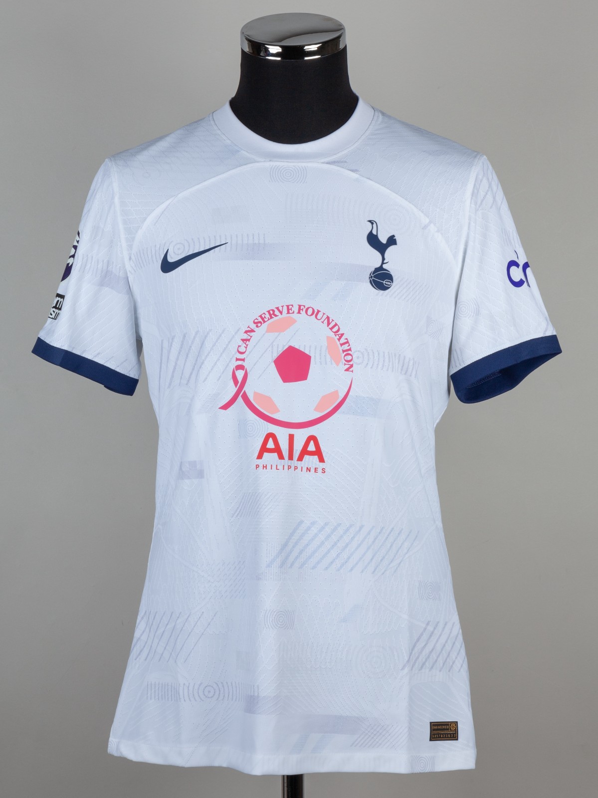 Primera equipación de Tottenham 23-24
