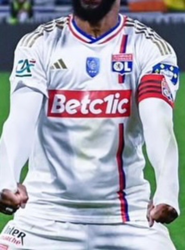 Primera equipación de Olympique de Lyon 23-24