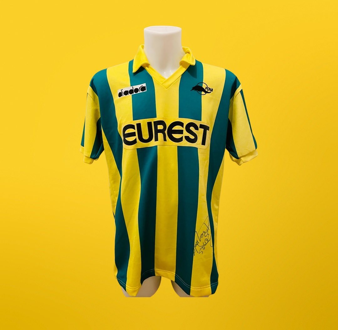 Primera equipación de Nantes 93-94