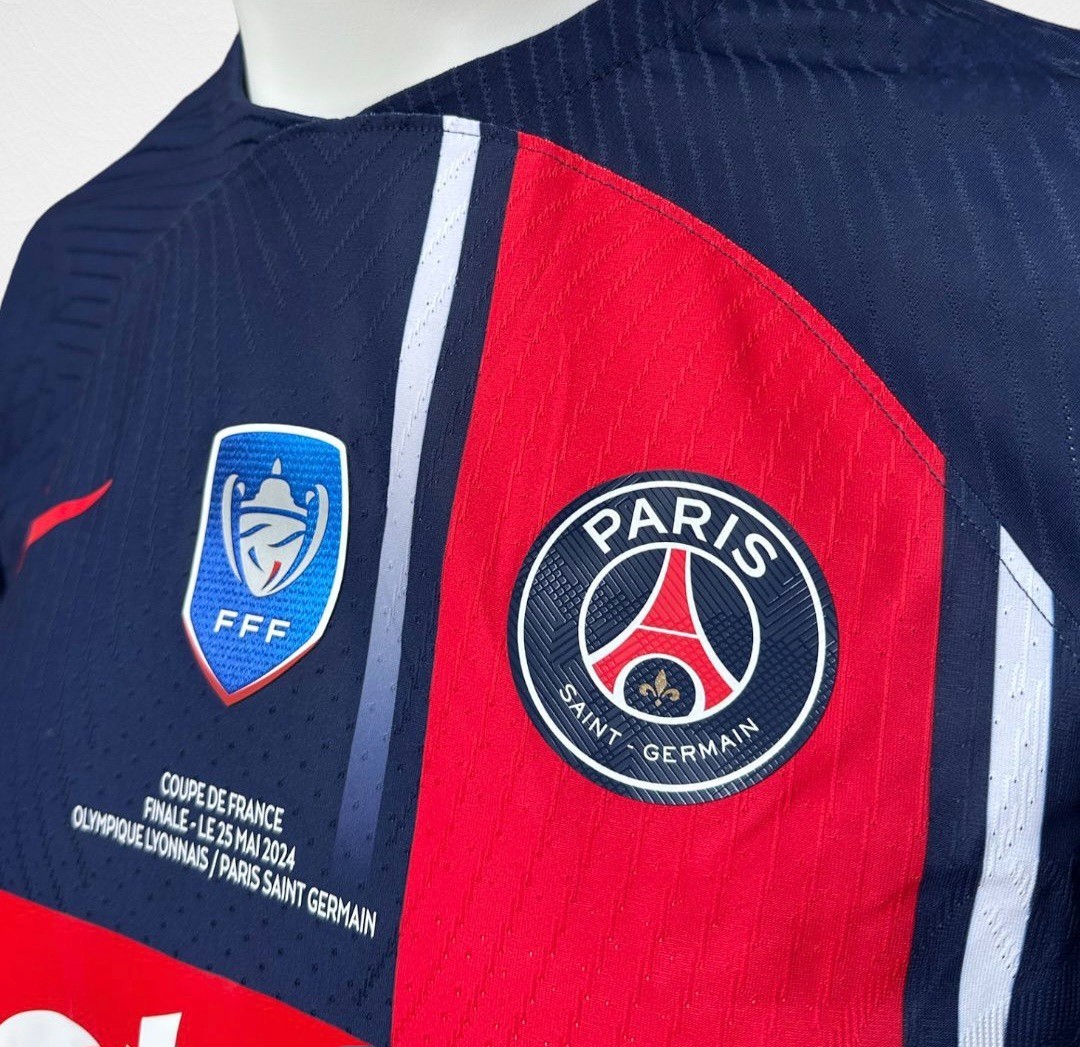 Paris Saint-Germain 23-24 Especial 4