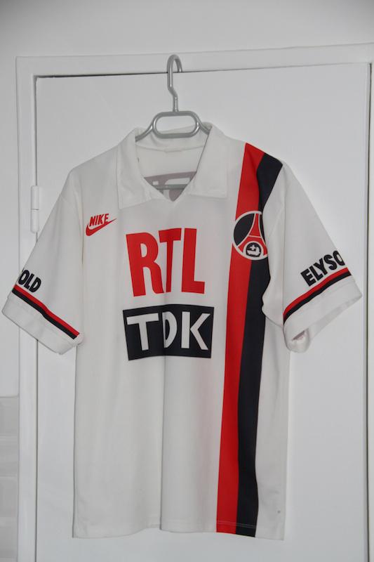 Primera equipación de Paris Saint-Germain 89-90