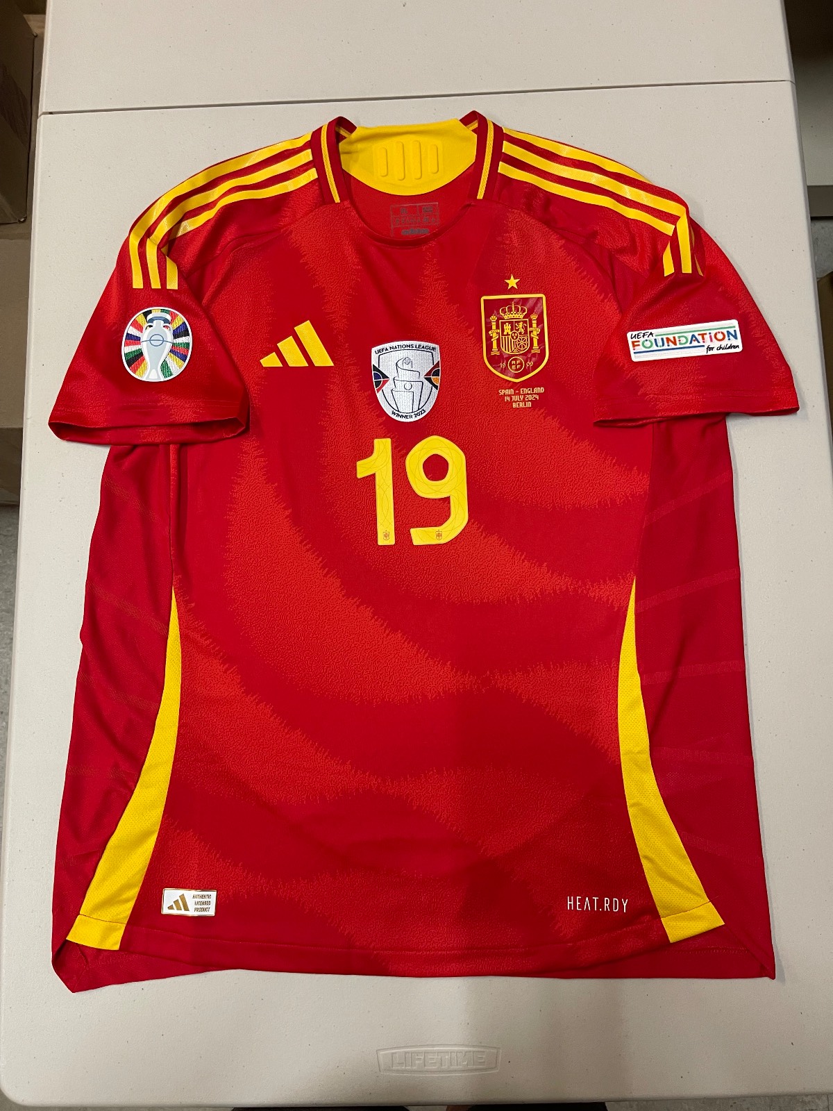 Equipación especial de España 2024