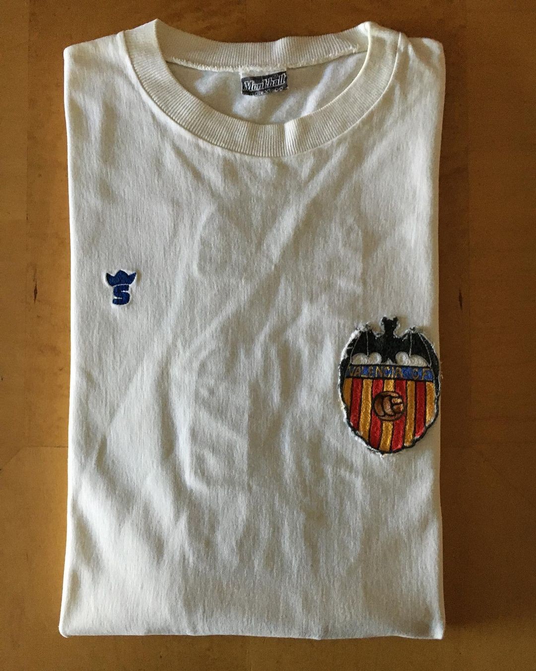 Primera equipación de Valencia 74-75