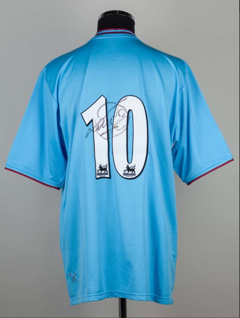 West Ham United 02-03 Tercera 3