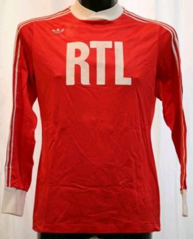 Primera equipación de Olympique de Lyon 82-83