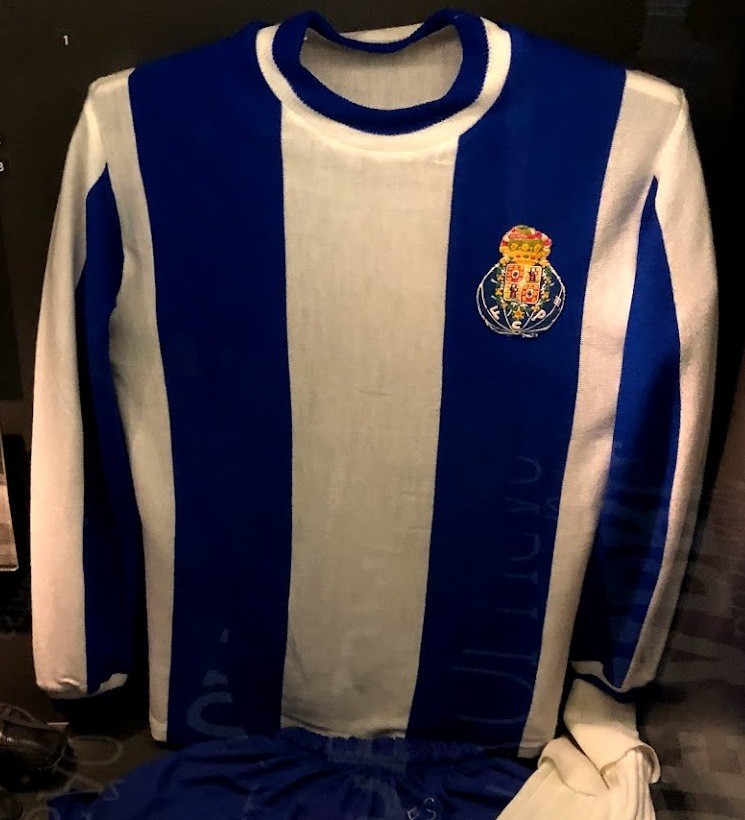 Primera equipación de Oporto 69-77