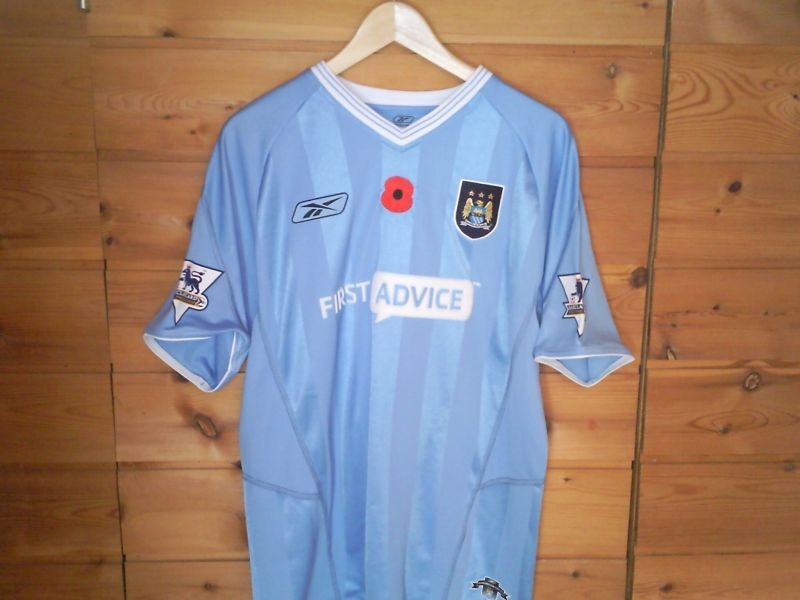 Primera equipación de Man City 03-04
