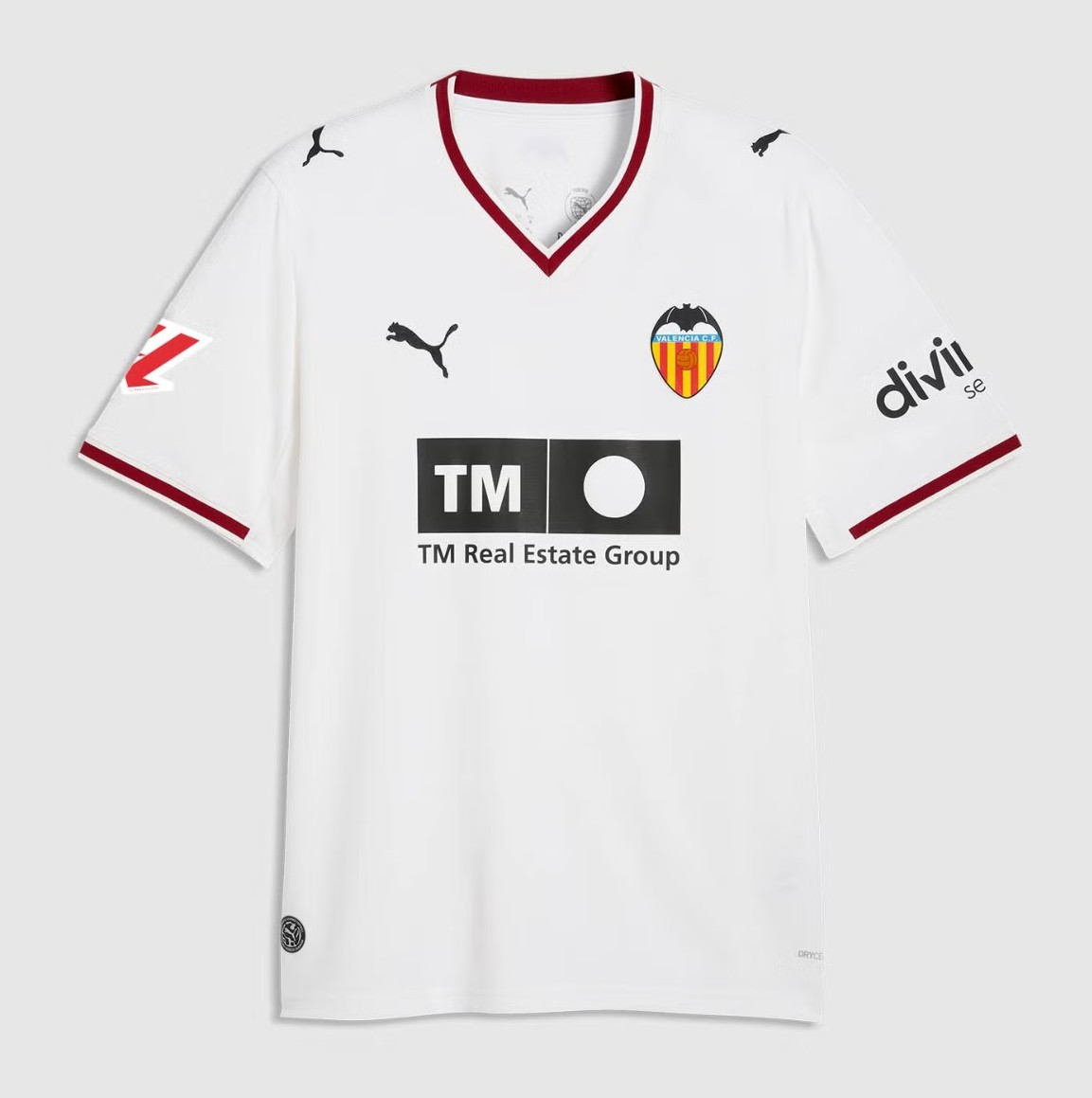 Primera equipación de Valencia 26-27