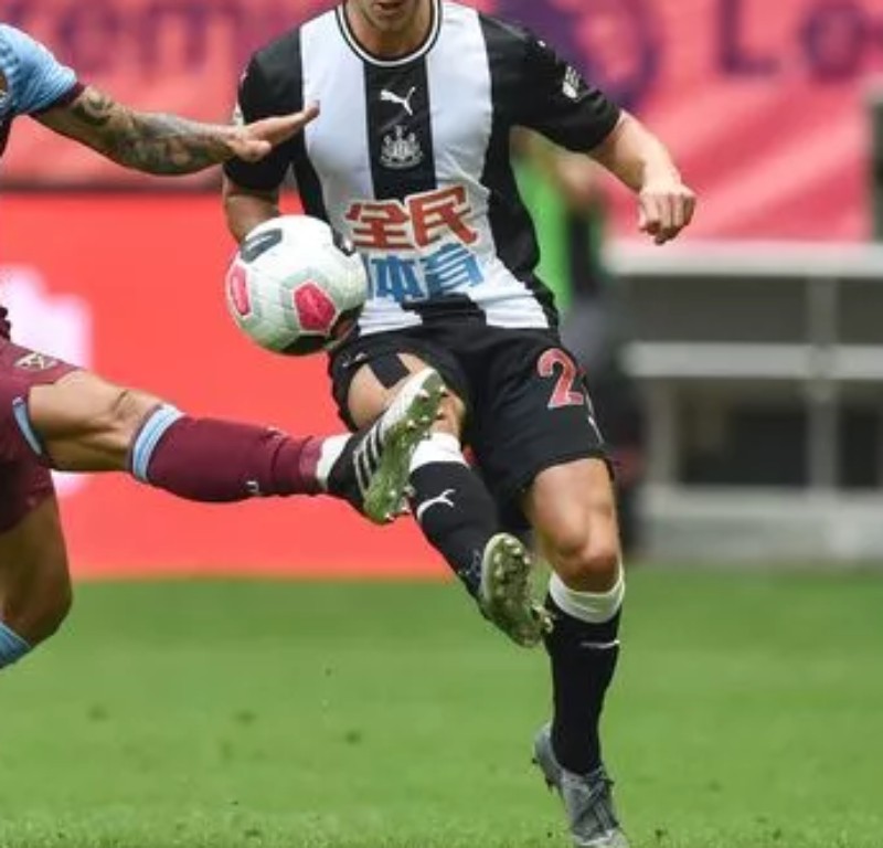 Primera equipación de Newcastle 19-20