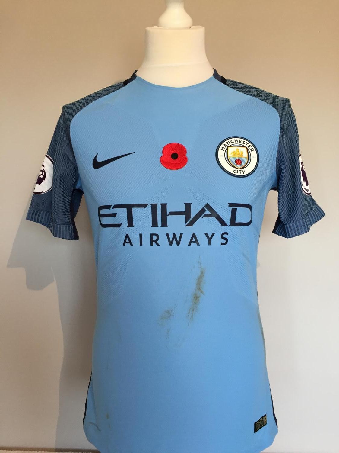 Primera equipación de Man City 16-17