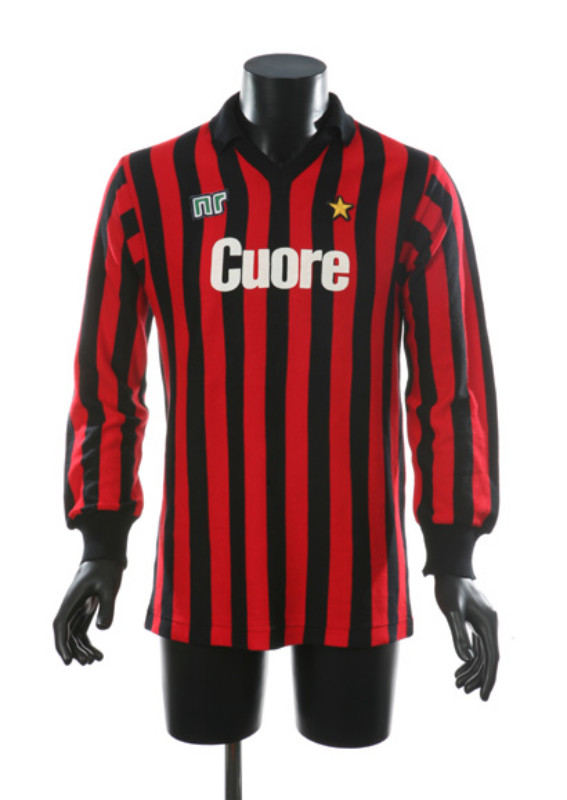 Primera equipación de Milan 83-84