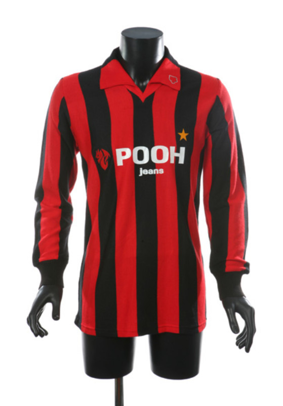 Primera equipación de Milan 81-82