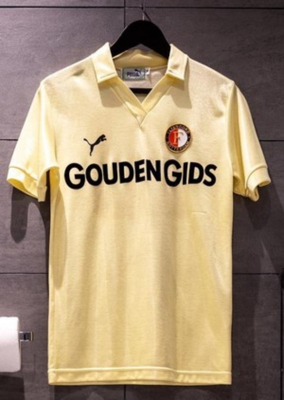 Feyenoord 83-84 Visitante 3