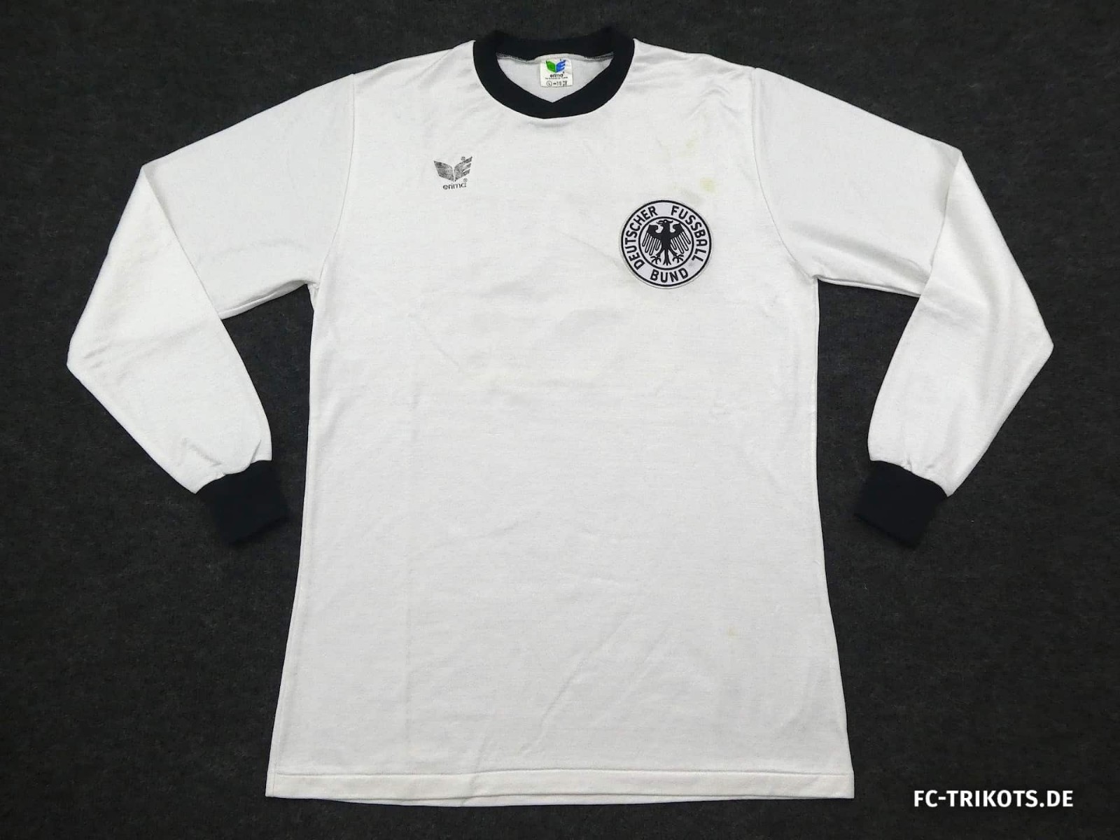 Primera equipación de Alemania 1976