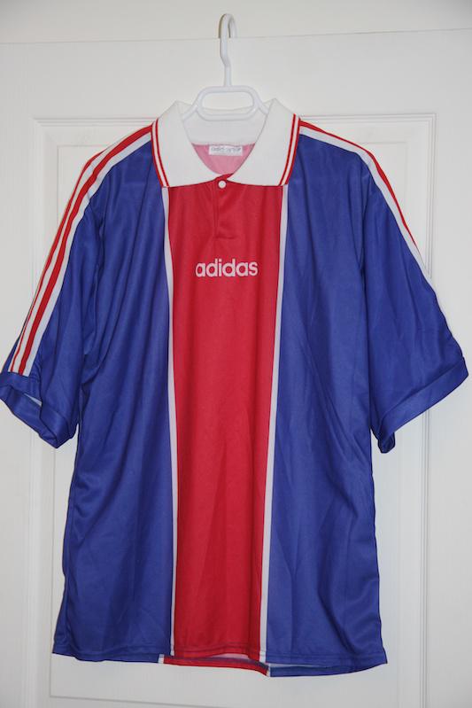 Primera equipación de Paris Saint-Germain 94-95