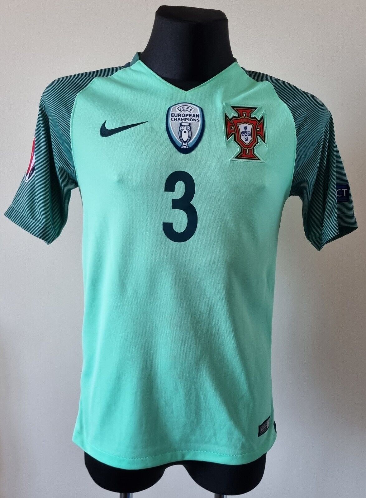 Segunda equipación de Portugal 16-17