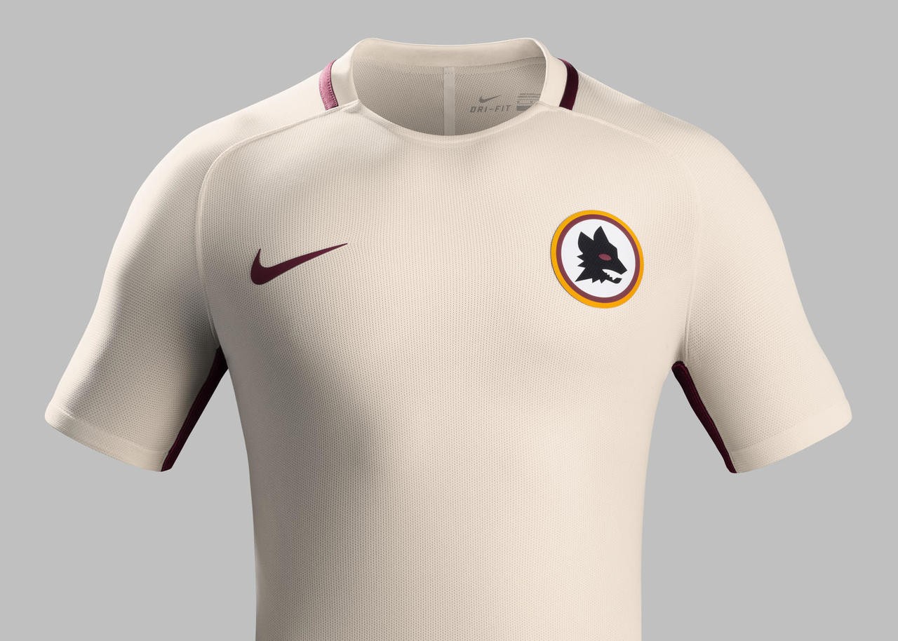 AS Roma 16-17 Visitante 4