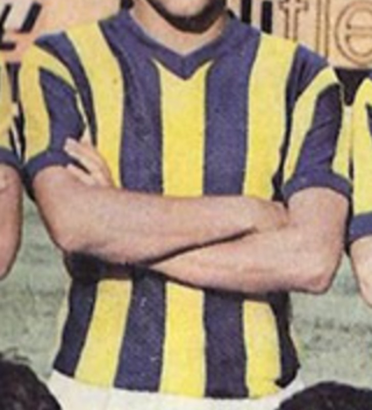 Primera equipación de Fenerbahçe 76-77