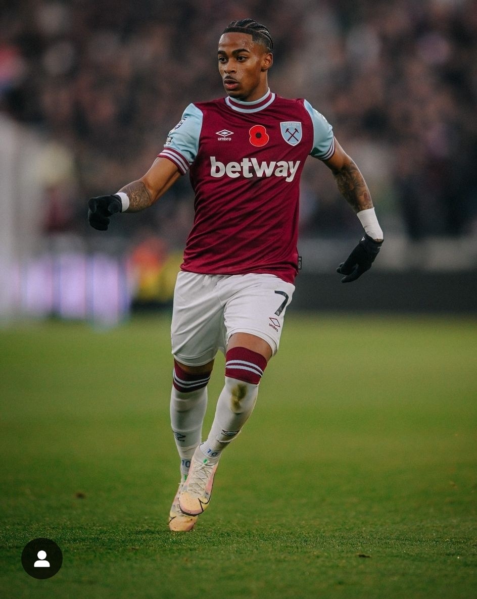 Primera equipación de West Ham United 24-25